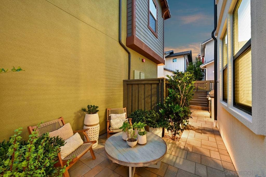 1156 E Cove Pl., Encinitas, CA 92024 1156 E Cove Pl., Encinitas, CA 92024
