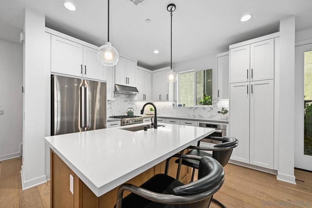 1156 E Cove Pl., Encinitas, CA 92024 1156 E Cove Pl., Encinitas, CA 92024