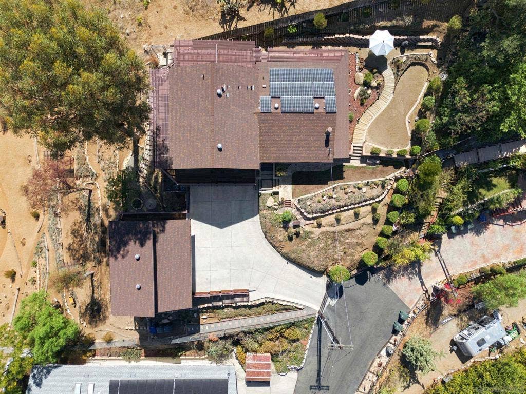 12886 Castle Court Drive, Lakeside, CA 92040