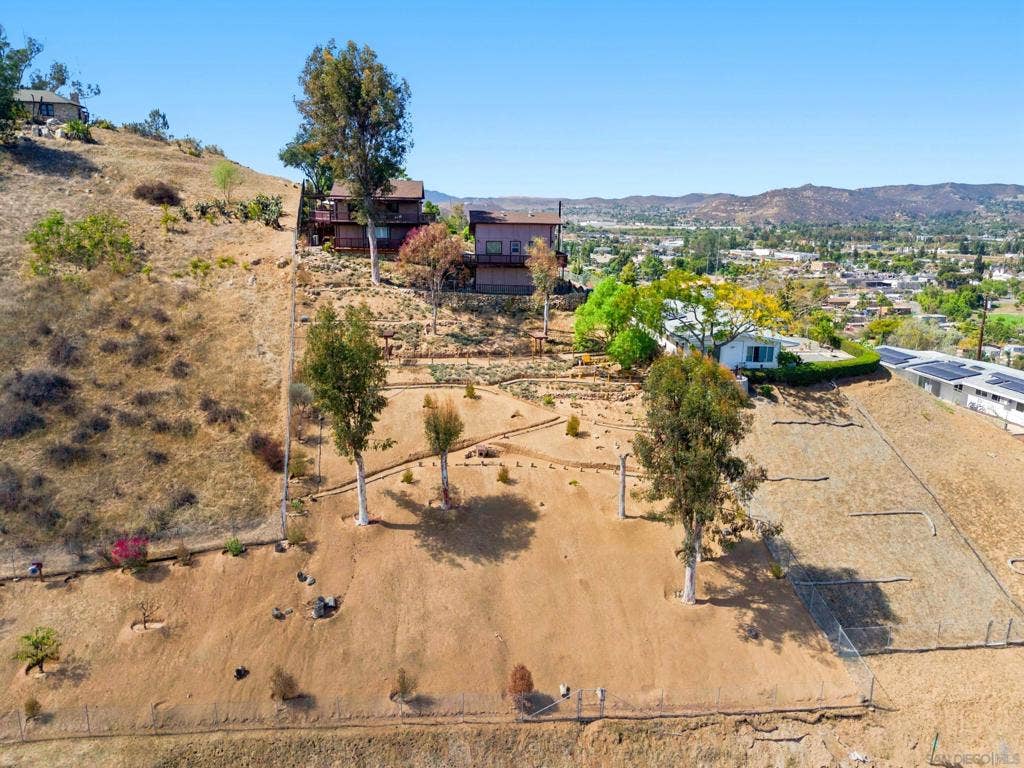 12886 Castle Court Drive, Lakeside, CA 92040