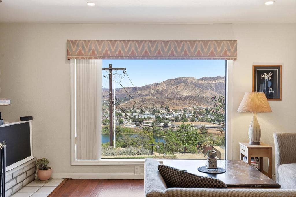 12886 Castle Court Drive, Lakeside, CA 92040
