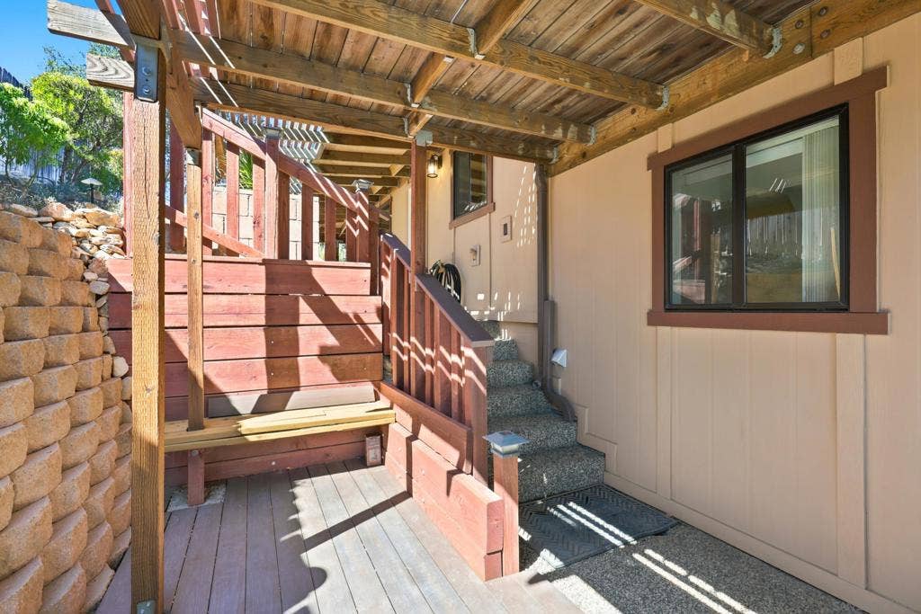 12886 Castle Court Drive, Lakeside, CA 92040