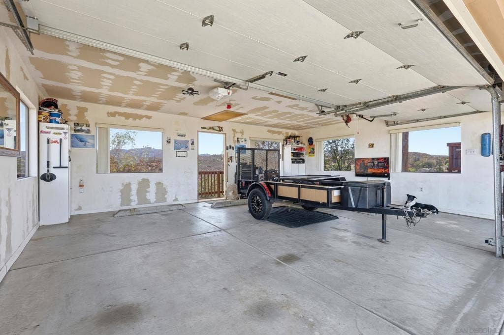 12886 Castle Court Drive, Lakeside, CA 92040