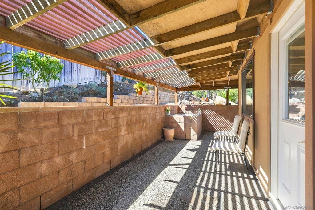12886 Castle Court Drive, Lakeside, CA 92040
