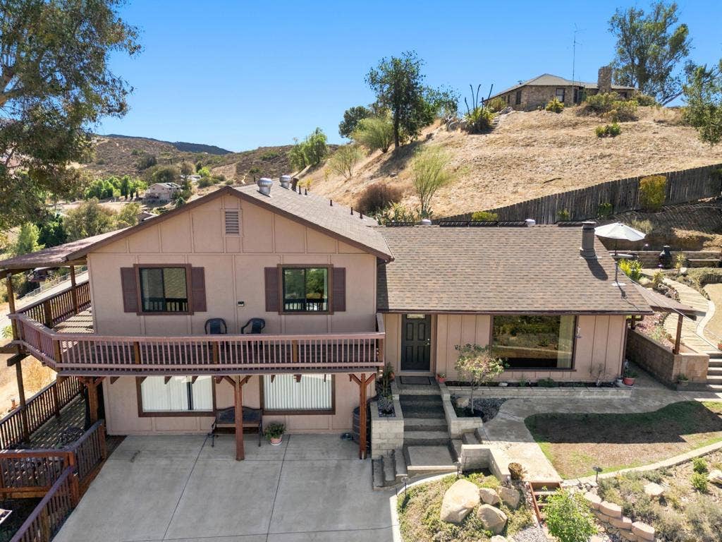 12886 Castle Court Drive, Lakeside, CA 92040