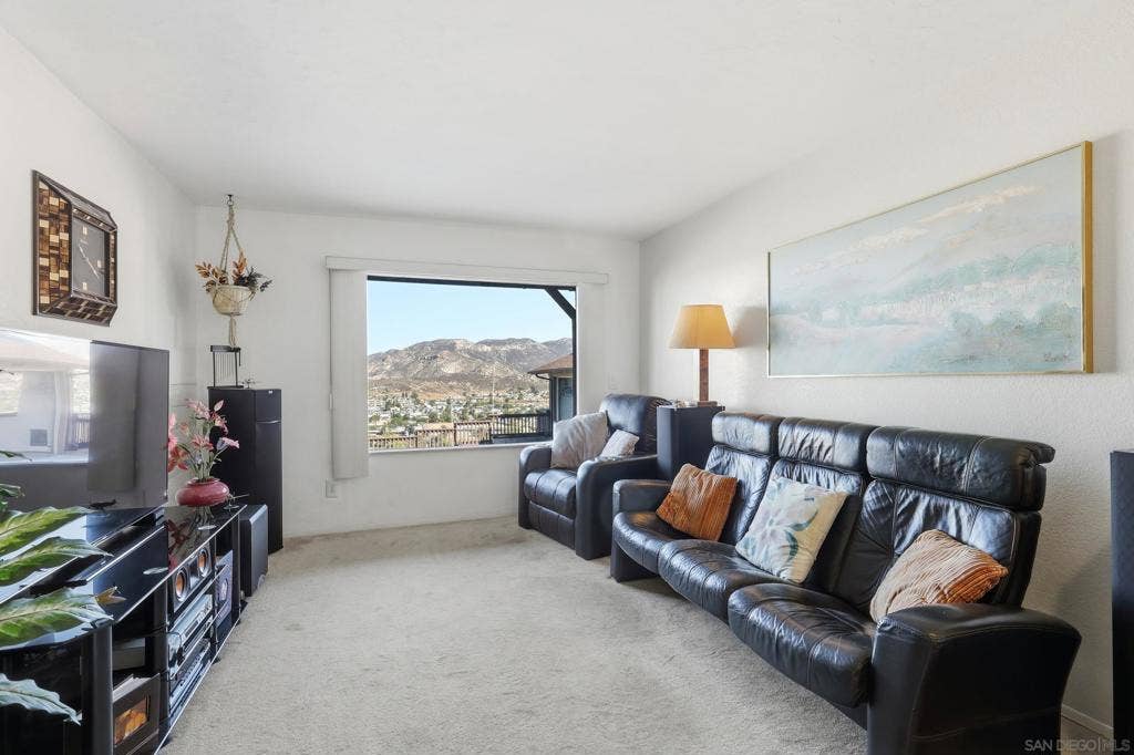 12886 Castle Court Drive, Lakeside, CA 92040
