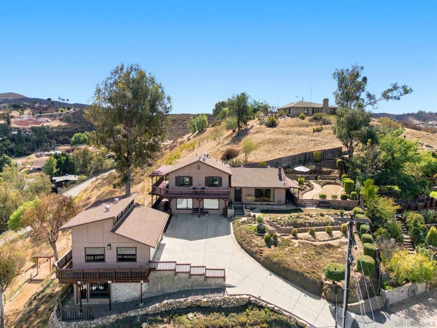 Property photo for 12886 Castle Court Drive, Lakeside, CA