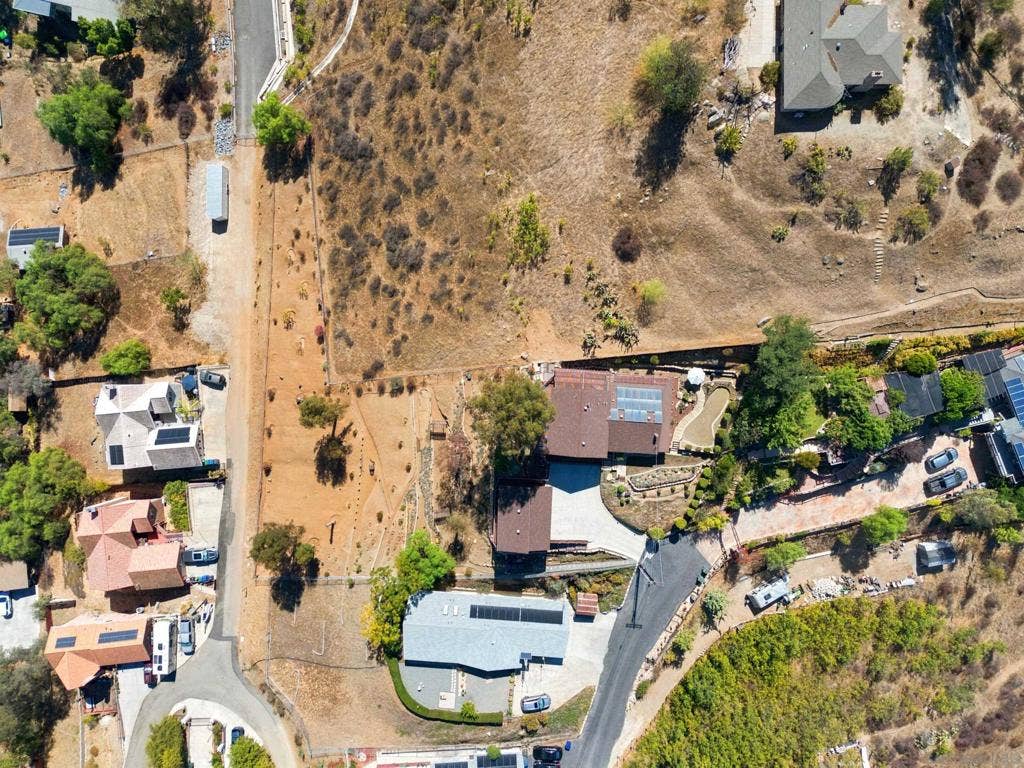 12886 Castle Court Drive, Lakeside, CA 92040