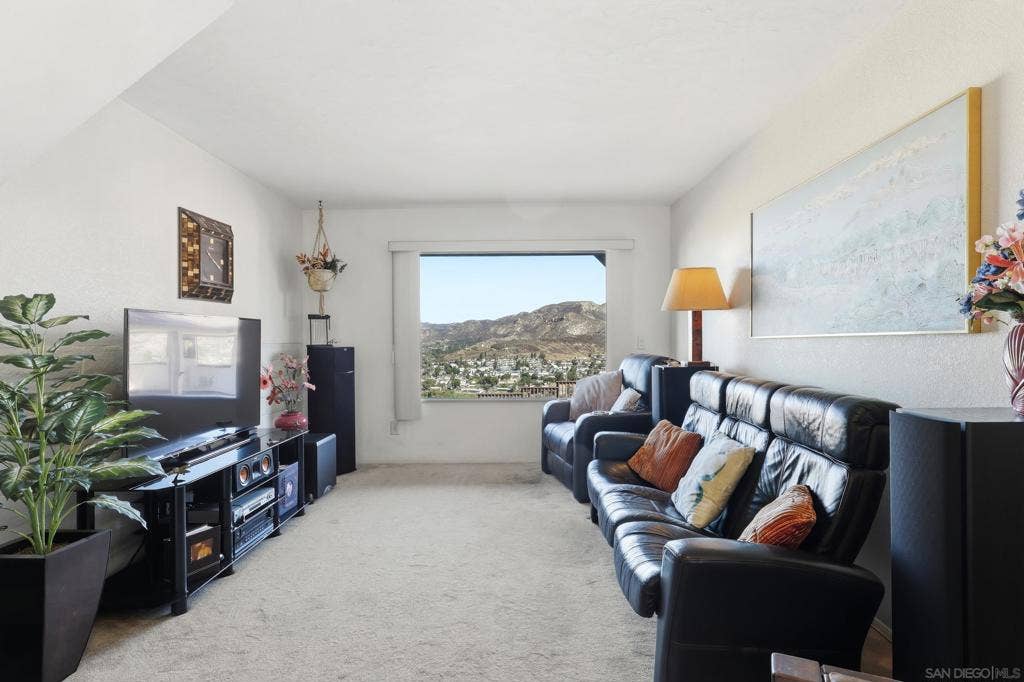 12886 Castle Court Drive, Lakeside, CA 92040