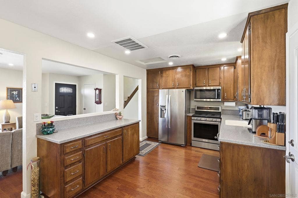 12886 Castle Court Drive, Lakeside, CA 92040