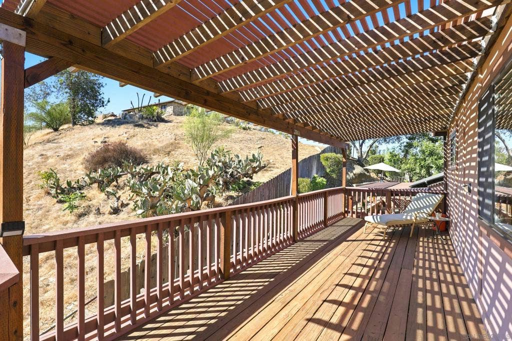 12886 Castle Court Drive, Lakeside, CA 92040