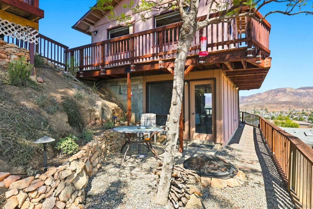 12886 Castle Court Drive, Lakeside, CA 92040