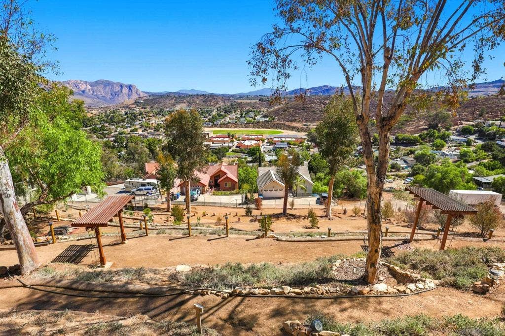 12886 Castle Court Drive, Lakeside, CA 92040