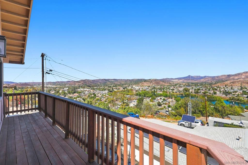 12886 Castle Court Drive, Lakeside, CA 92040