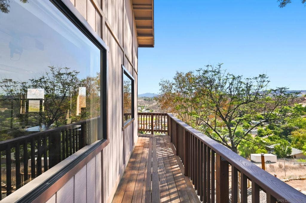 12886 Castle Court Drive, Lakeside, CA 92040