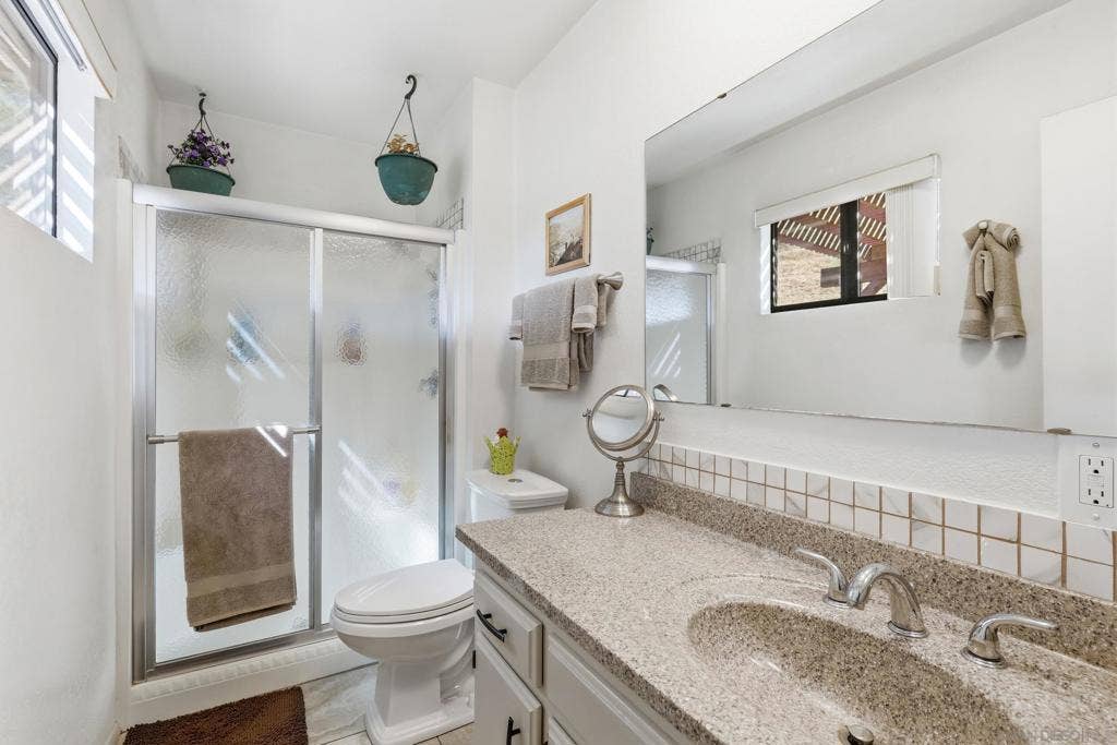 12886 Castle Court Drive, Lakeside, CA 92040