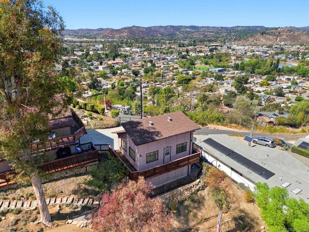 12886 Castle Court Drive, Lakeside, CA 92040