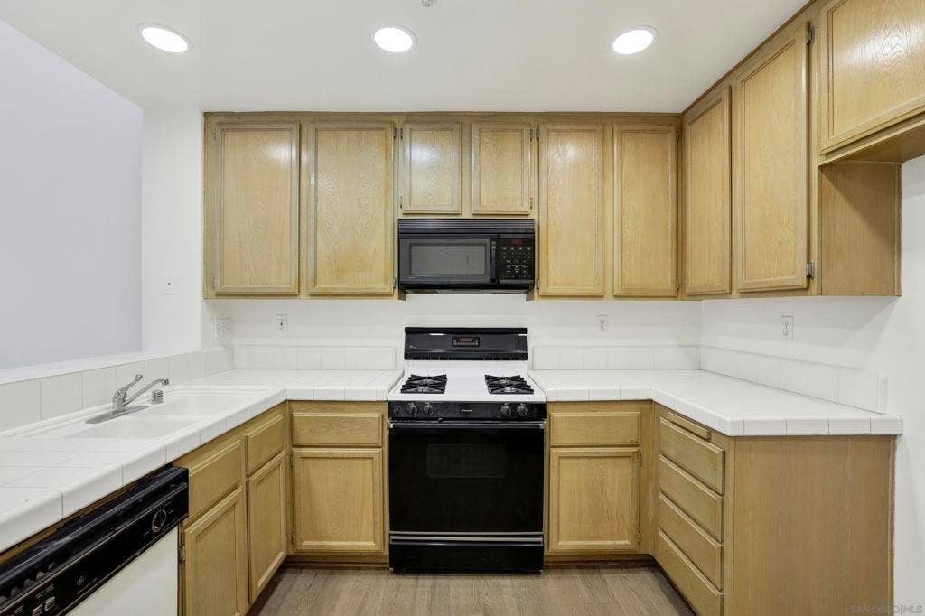 13450 Savanna, Tustin, CA 92782 13450 Savanna, Tustin, CA 92782