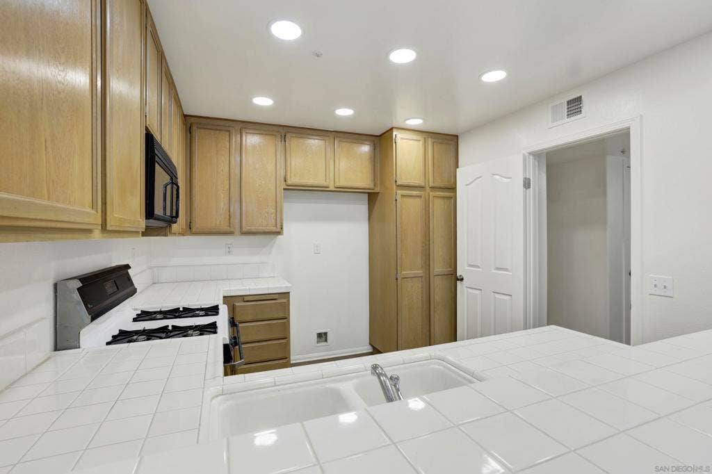 13450 Savanna, Tustin, CA 92782 13450 Savanna, Tustin, CA 92782