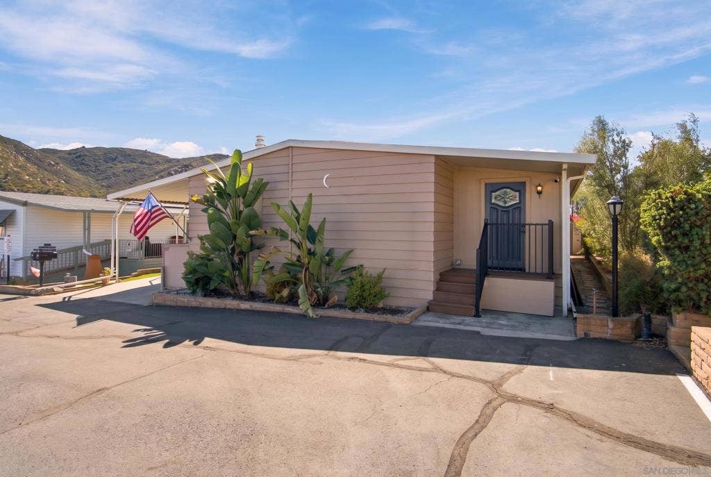 15420 Olde Highway 80, #SPC 189, El Cajon, CA 92021