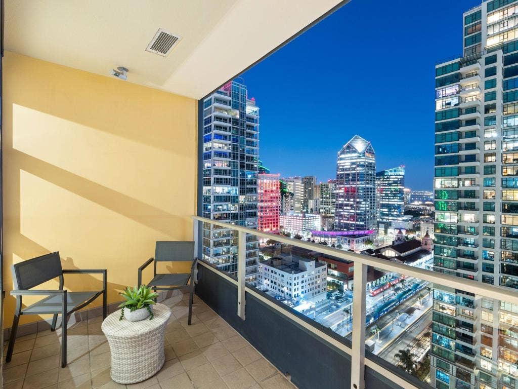 1325 Pacific Hwy, #2302, San Diego, CA 92101