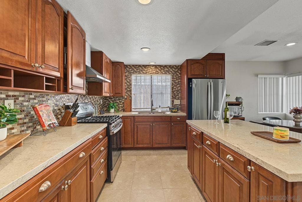 969 Shady Elm Pl., San Diego, CA 92154 969 Shady Elm Pl., San Diego, CA 92154
