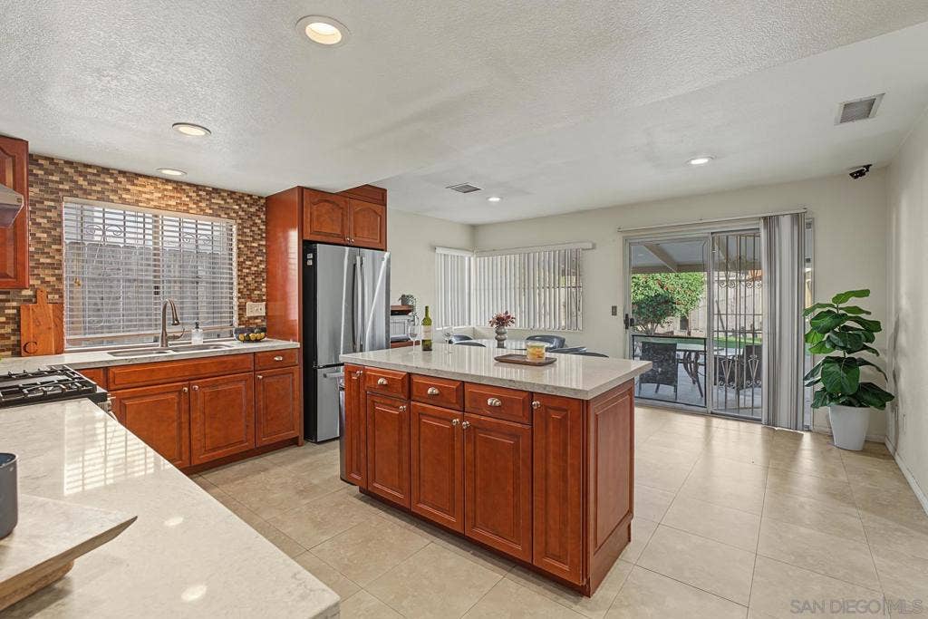 969 Shady Elm Pl., San Diego, CA 92154 969 Shady Elm Pl., San Diego, CA 92154