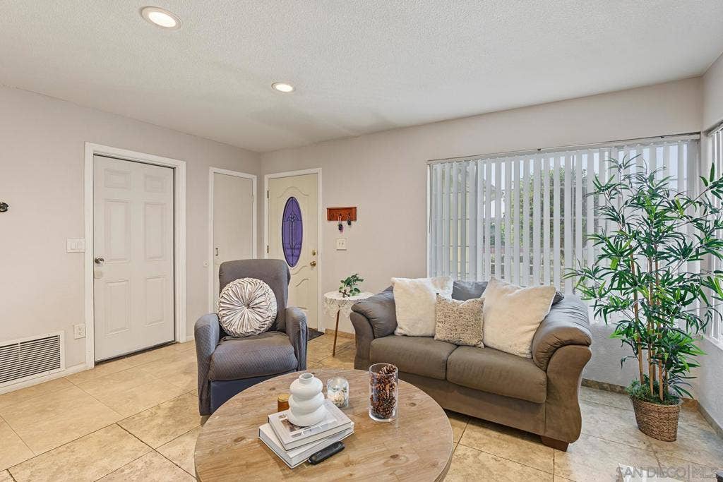 969 Shady Elm Pl., San Diego, CA 92154 969 Shady Elm Pl., San Diego, CA 92154