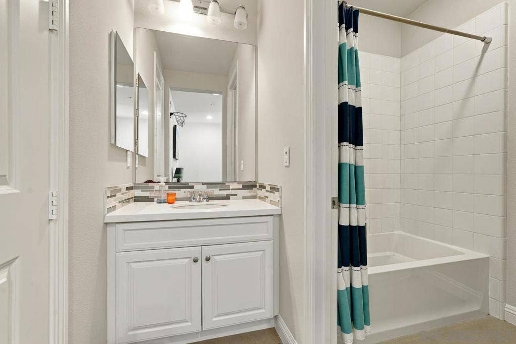 3619 Corte Claro, Carlsbad, CA 92009 3619 Corte Claro, Carlsbad, CA 92009