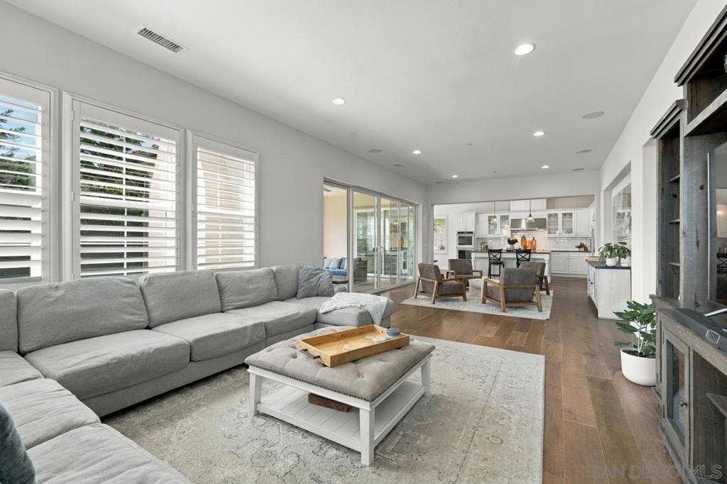 3619 Corte Claro, Carlsbad, CA 92009 3619 Corte Claro, Carlsbad, CA 92009