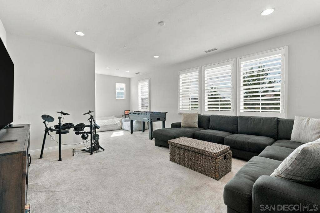 3619 Corte Claro, Carlsbad, CA 92009 3619 Corte Claro, Carlsbad, CA 92009