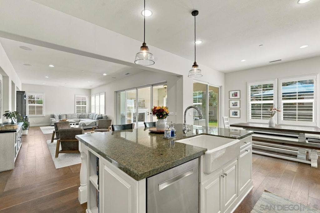 3619 Corte Claro, Carlsbad, CA 92009 3619 Corte Claro, Carlsbad, CA 92009