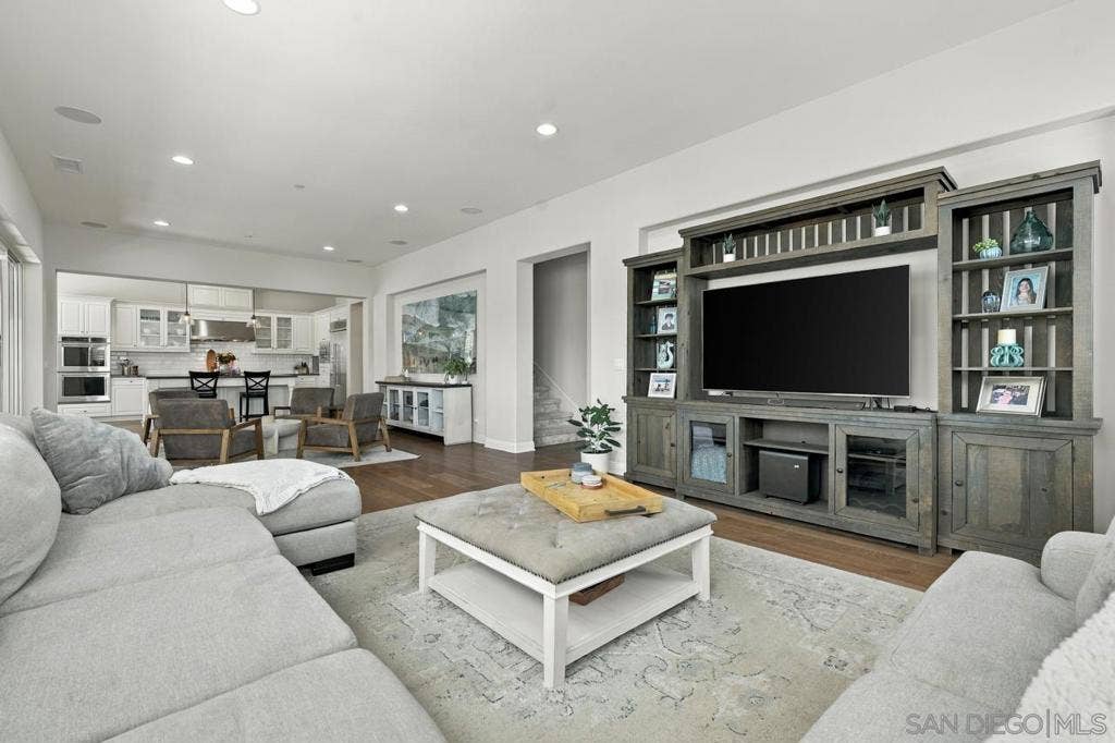 3619 Corte Claro, Carlsbad, CA 92009 3619 Corte Claro, Carlsbad, CA 92009