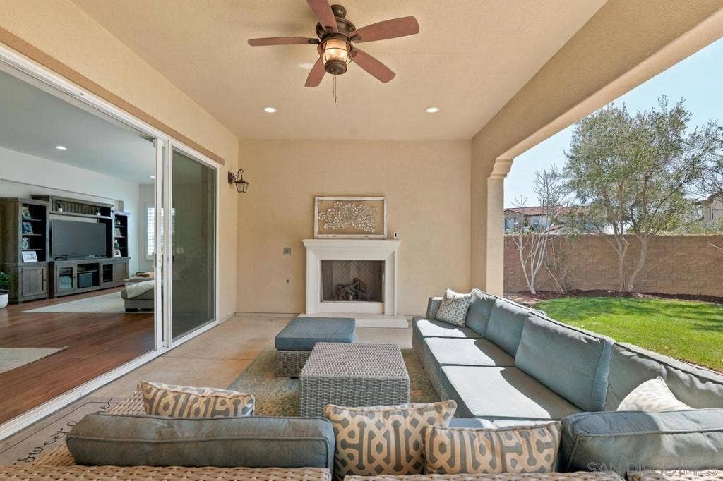 3619 Corte Claro, Carlsbad, CA 92009 3619 Corte Claro, Carlsbad, CA 92009