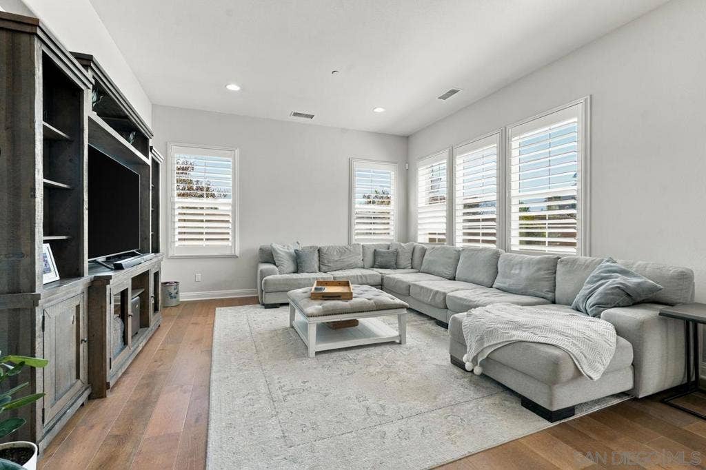 3619 Corte Claro, Carlsbad, CA 92009 3619 Corte Claro, Carlsbad, CA 92009