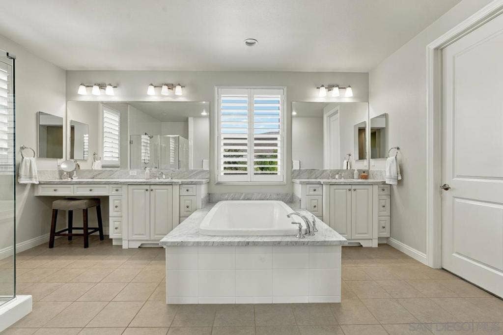 3619 Corte Claro, Carlsbad, CA 92009 3619 Corte Claro, Carlsbad, CA 92009