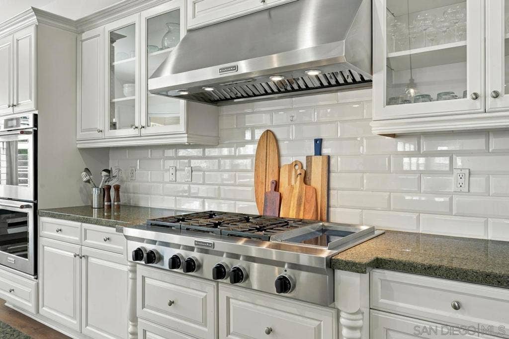 3619 Corte Claro, Carlsbad, CA 92009 3619 Corte Claro, Carlsbad, CA 92009