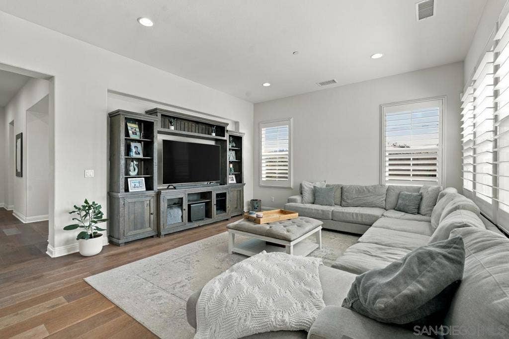 3619 Corte Claro, Carlsbad, CA 92009 3619 Corte Claro, Carlsbad, CA 92009