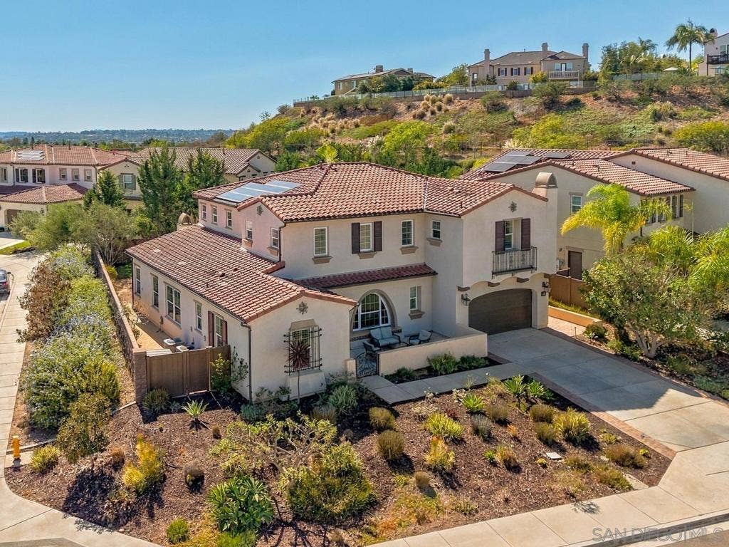 3619 Corte Claro, Carlsbad, CA 92009 3619 Corte Claro, Carlsbad, CA 92009