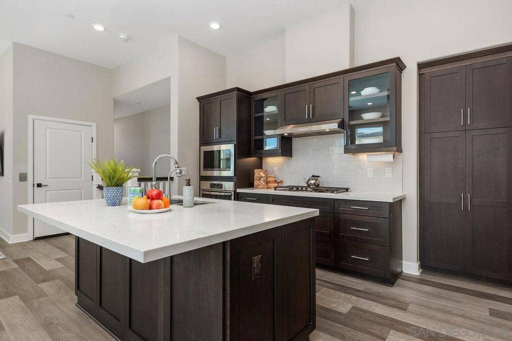 16750 Coyote Bush Dr., #17, San Diego, CA 92127 16750 Coyote Bush Dr., #17, San Diego, CA 92127