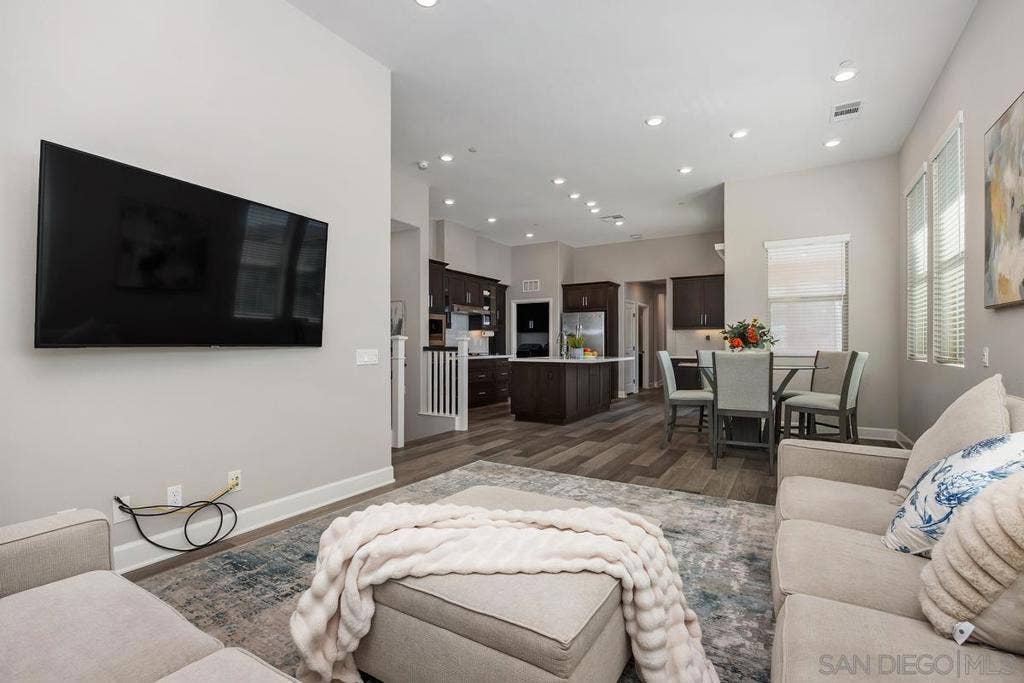 16750 Coyote Bush Dr., #17, San Diego, CA 92127 16750 Coyote Bush Dr., #17, San Diego, CA 92127