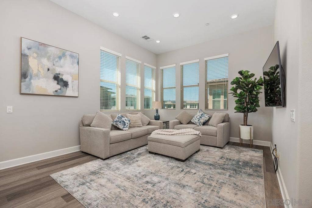 16750 Coyote Bush Dr., #17, San Diego, CA 92127 16750 Coyote Bush Dr., #17, San Diego, CA 92127