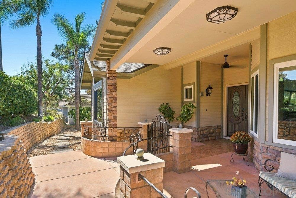 1422 W Country Club, Escondido, CA 92026