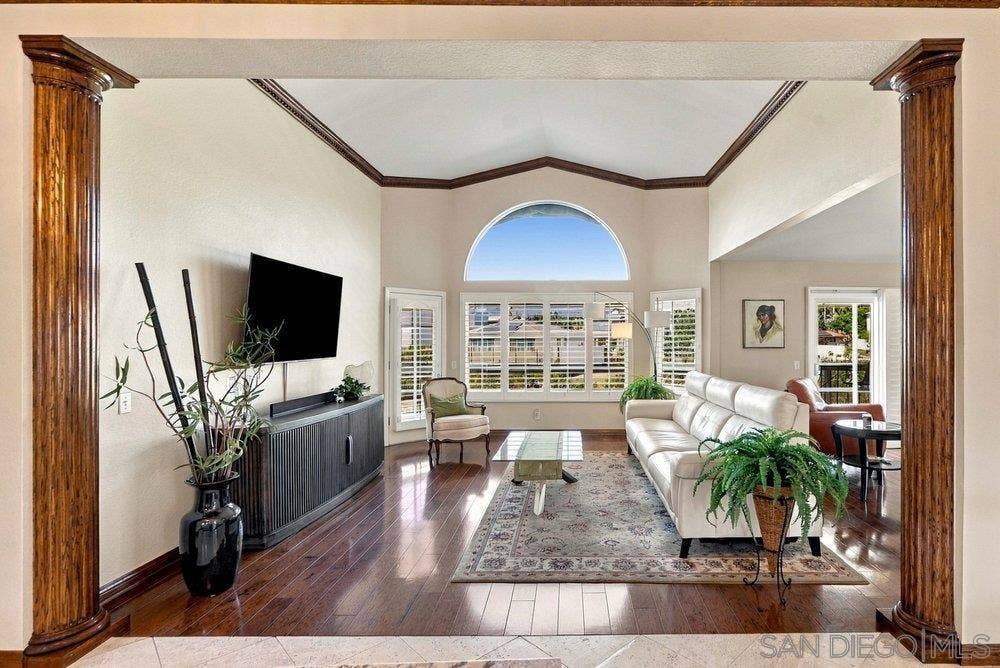 1422 W Country Club, Escondido, CA 92026