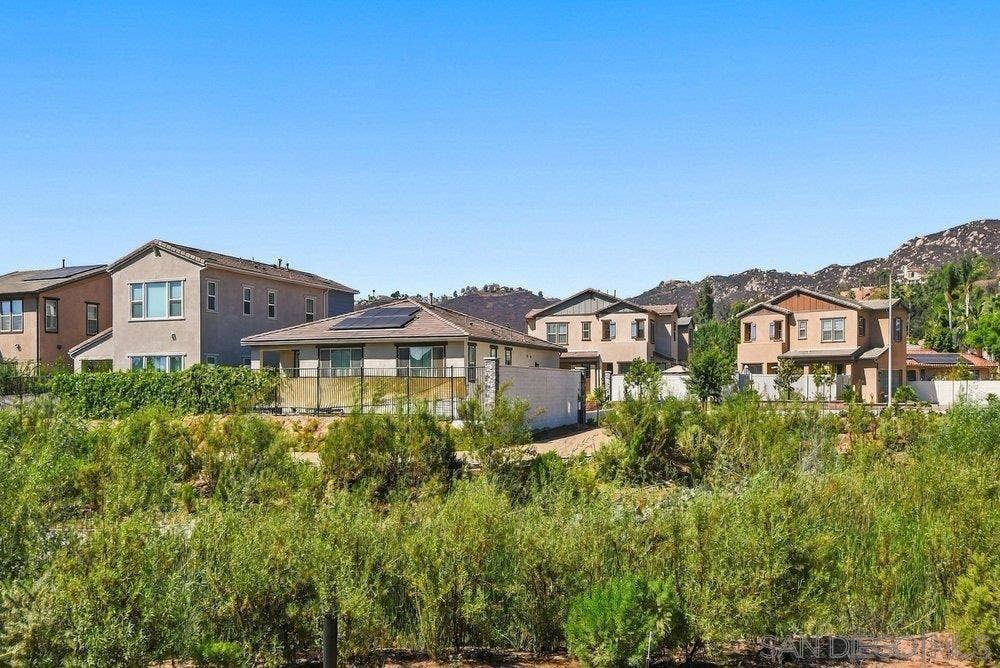 1422 W Country Club, Escondido, CA 92026