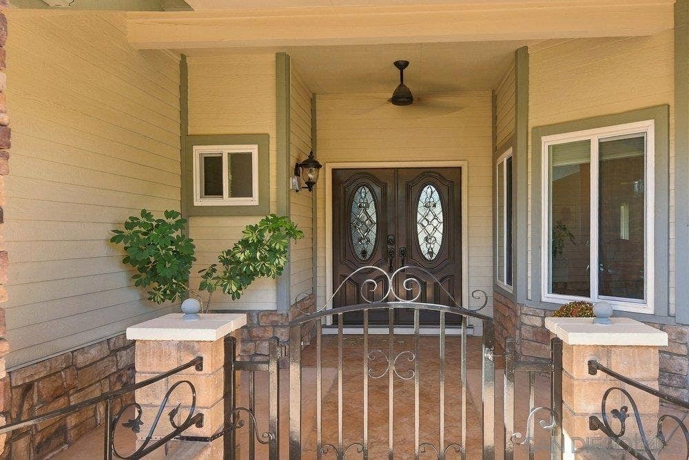 1422 W Country Club, Escondido, CA 92026