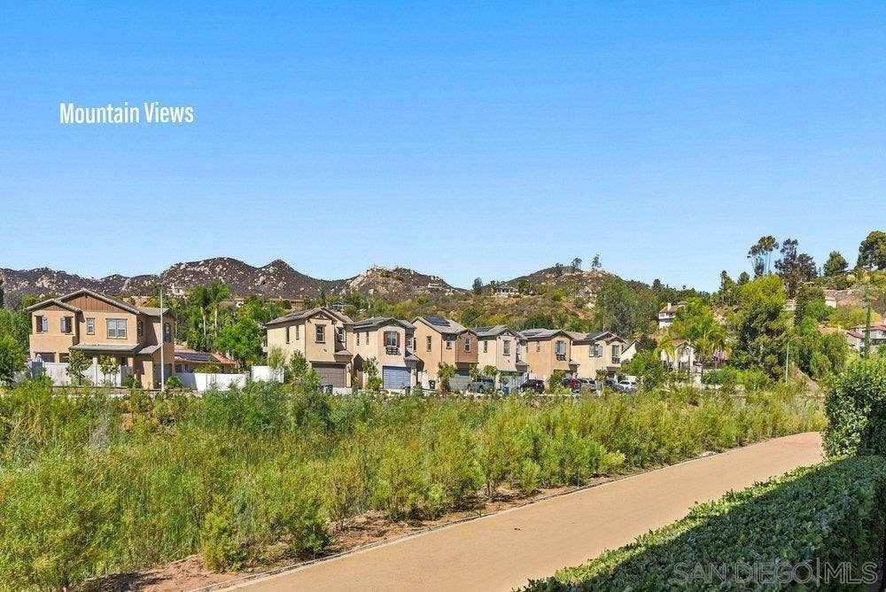 1422 W Country Club, Escondido, CA 92026