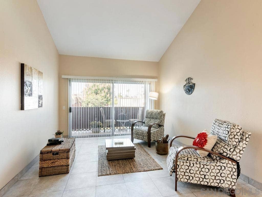475 N Midway Dr, #255, Escondido, CA 92027 Living Room