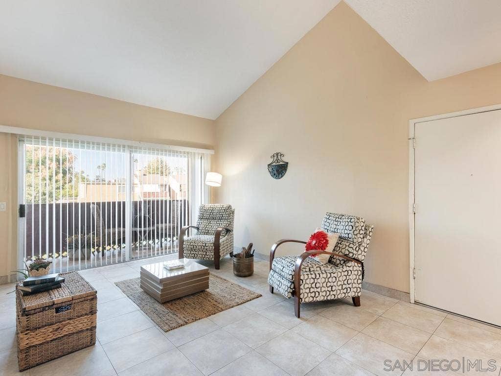 475 N Midway Dr, #255, Escondido, CA 92027 Living Room