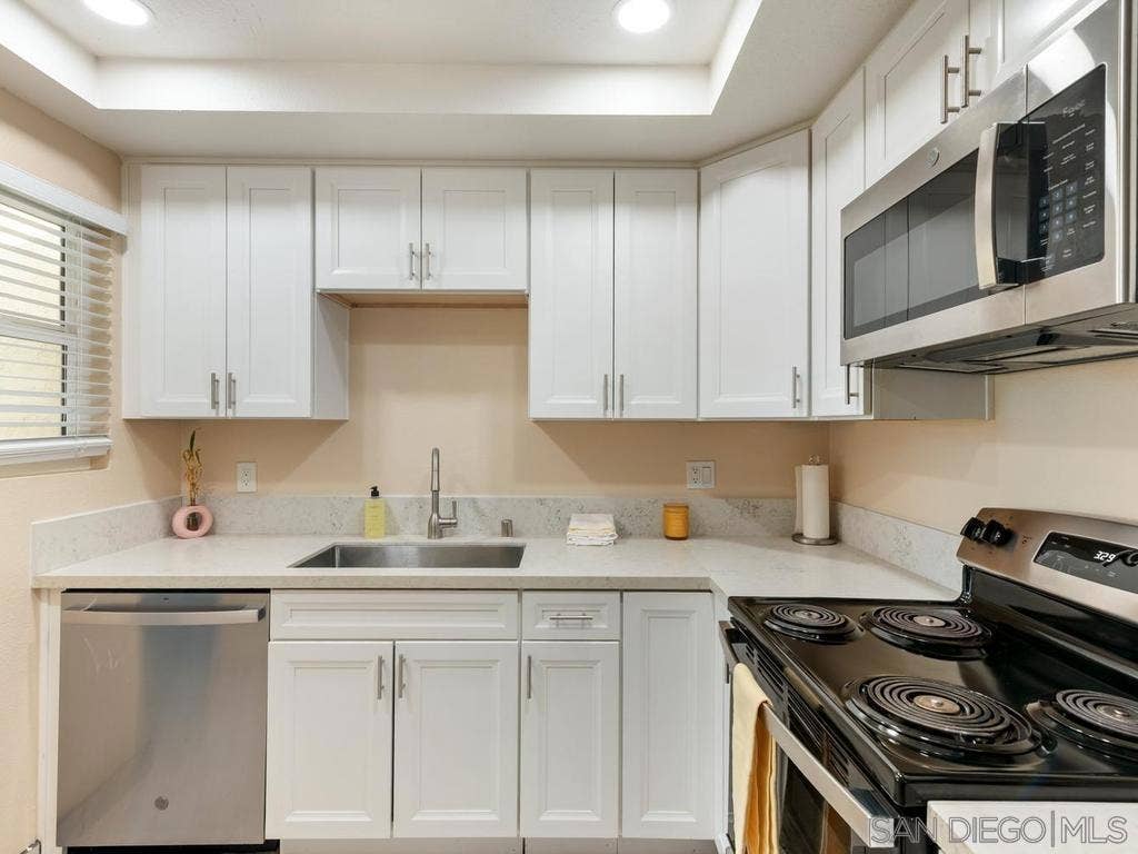 475 N Midway Dr, #255, Escondido, CA 92027 Kitchen